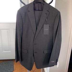 Van Heusen NWT Med Gray Suit 46L